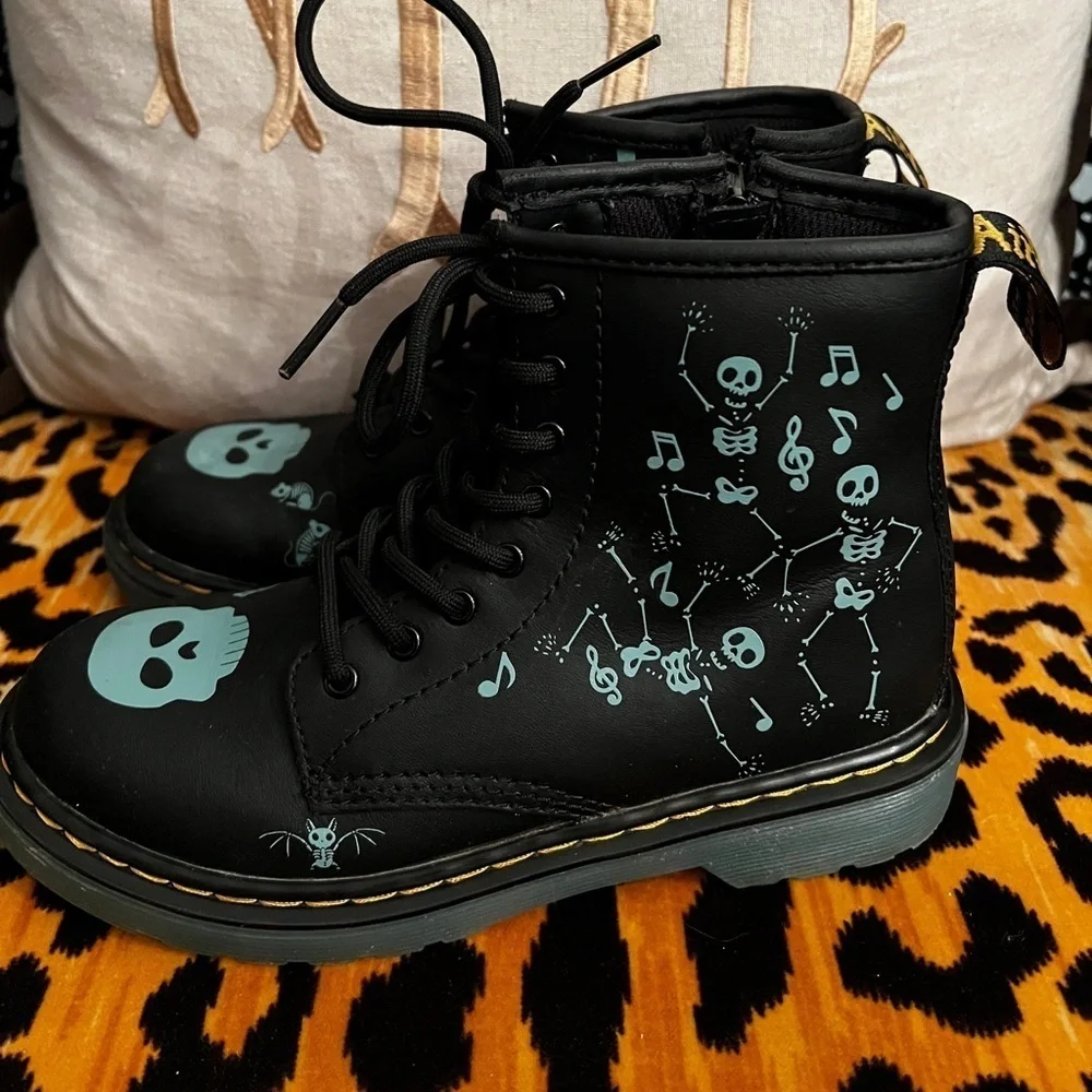 DR. MARTEN Kids Glow in the Dark Skeleton Combat Style Boots Skelly Print Hydro